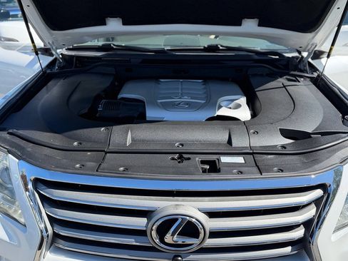 Used 2013 Lexus LX 570 4WD w/ Luxury Pkg image 64
