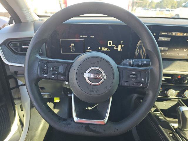 Used 2025 Nissan Kicks SV AWD/4WD image 16