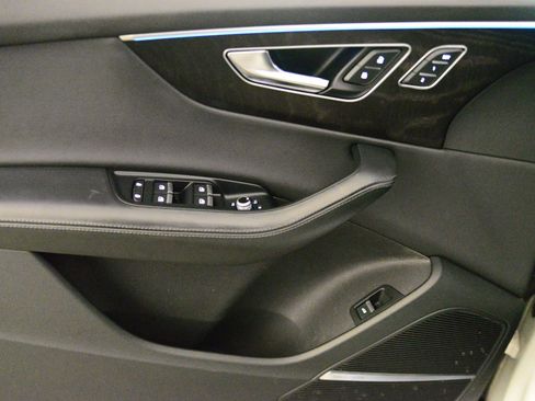 Used 2022 Audi Q7 Premium Plus w/ Premium Plus Package image 27