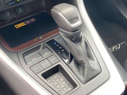 Used 2022 Toyota RAV4 Limited FWD image 11