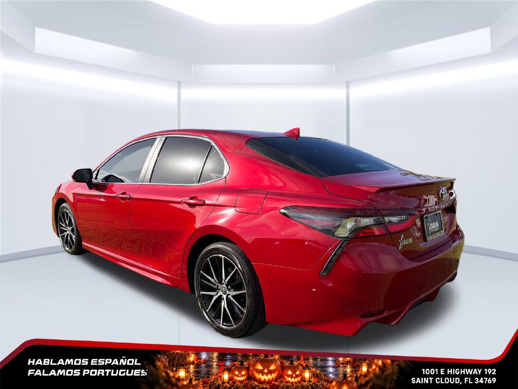 Used 2024 Toyota Camry SE FWD image 3