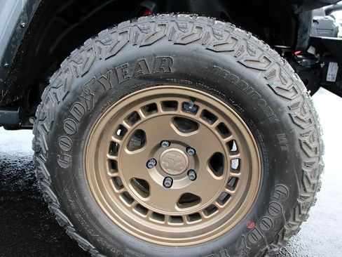 Used 2018 Jeep Wrangler Rubicon AWD/4WD image 12