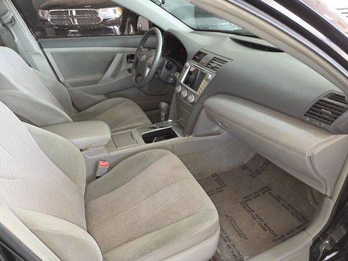 Used 2010 Toyota Camry LE FWD image 26