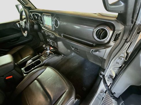 Used 2022 Jeep Wrangler Unlimited Sahara AWD/4WD image 37