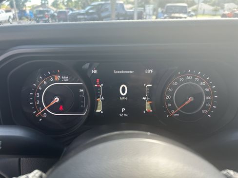 New 2025 Jeep Gladiator Sport image 17