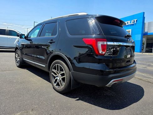 Used 2016 Ford Explorer XLT w/ Equipment Group 202A AWD/4WD image 12