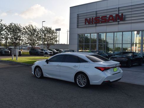 Used 2020 Toyota Avalon Limited w/ Advanced Safety Package FWD image 6
