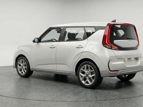 Used 2025 Kia Soul LX w/ LX Technology Package FWD image 6