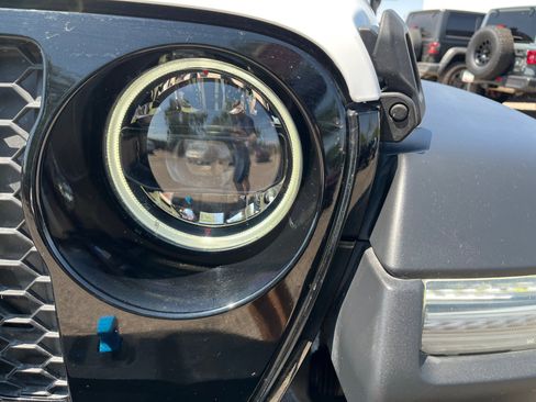 Used 2023 Jeep Wrangler Unlimited AWD/4WD image 10