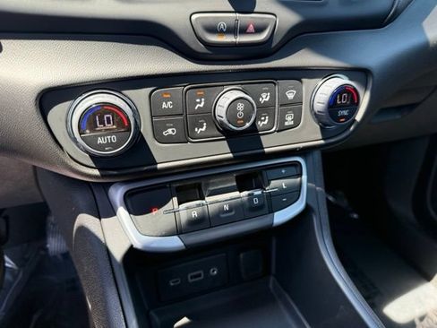 Certified 2024 GMC Terrain SLE w/ Driver Convenience Package FWD image 19