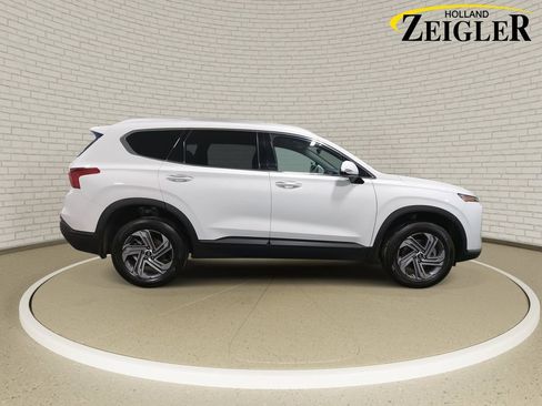 Certified 2023 Hyundai Santa Fe SEL image 4