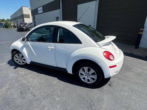Used 2009 Volkswagen Beetle S FWD image 3