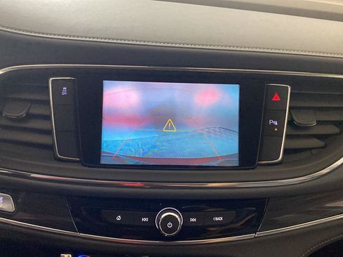 Used 2019 Buick Enclave Essence FWD image 14