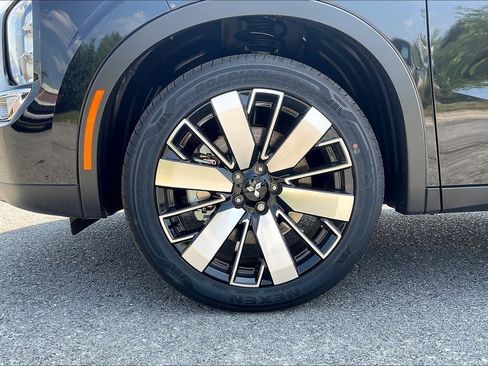 New 2025 Mitsubishi Outlander SE image 10