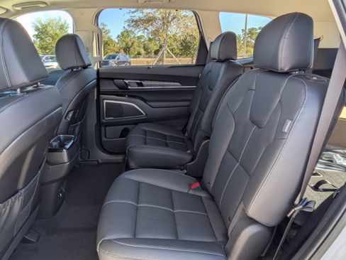 New 2025 Kia Telluride EX image 16