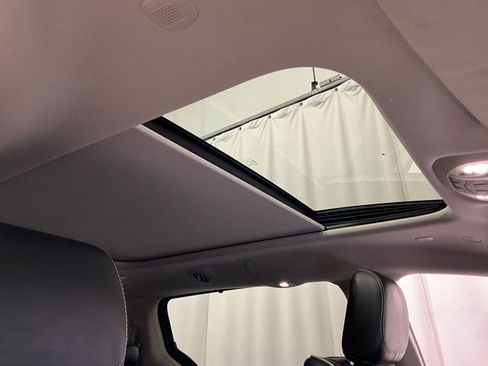 Used 2022 Chrysler Pacifica Limited image 21