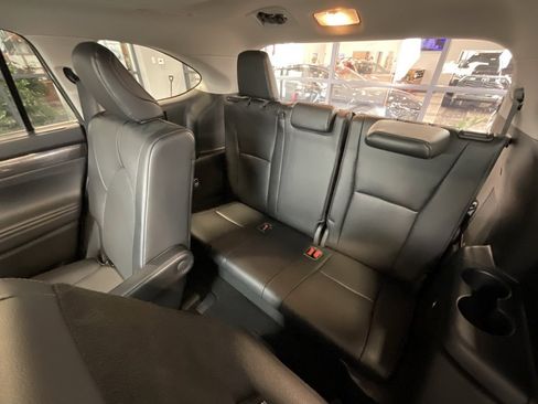 Certified 2022 Toyota Highlander Platinum image 24