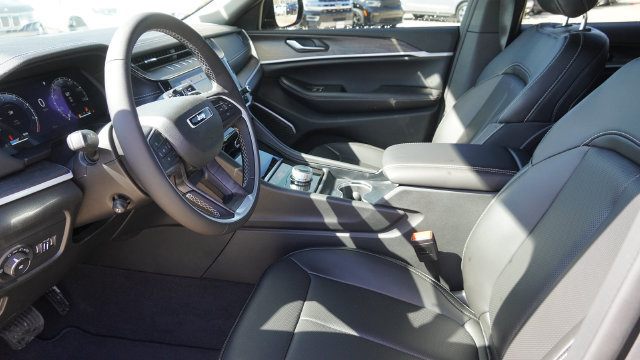 New 2026 Jeep Grand Cherokee Limited w/ Luxury Tech Group II RWD image 19
