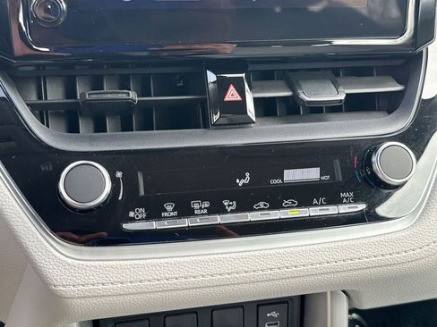 Used 2023 Toyota Corolla Cross L image 16