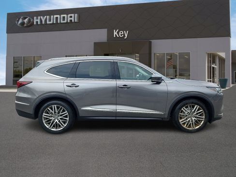 Used 2023 Acura MDX SH-AWD w/ Advance Package image 3