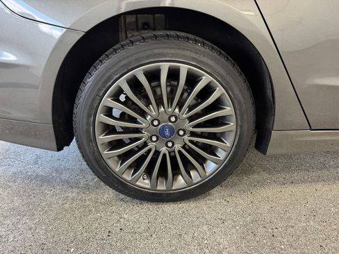 Used 2017 Ford Fusion SE AWD/4WD image 24