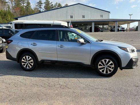 Used 2022 Subaru Outback Premium AWD/4WD image 3