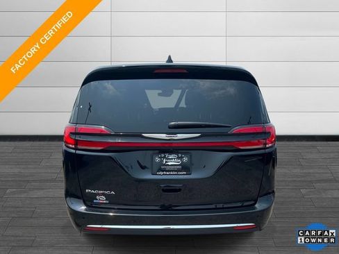 Used 2025 Chrysler Pacifica Select w/ Uconnect Theater Family Group FWD image 4