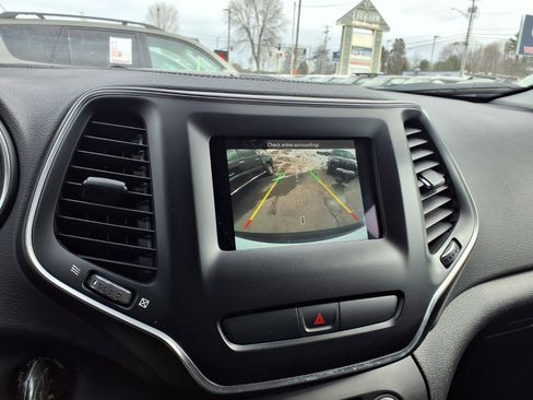 Used 2020 Jeep Cherokee Latitude image 10