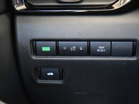 Used 2025 Nissan Sentra SV FWD image 27