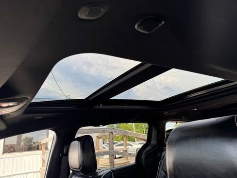 Used 2025 Chrysler Pacifica Limited FWD image 19