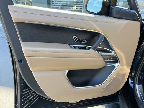 Certified 2024 Land Rover Range Rover SE image 14