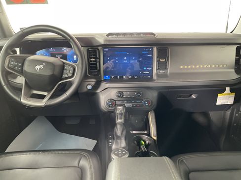 Used 2025 Ford Bronco Badlands image 14