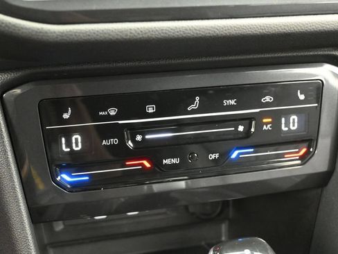 Used 2023 Volkswagen Tiguan SE FWD image 19