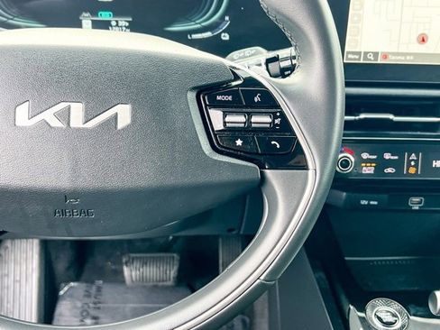 Used 2024 Kia Niro EX image 22