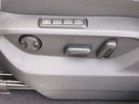 Used 2025 Volkswagen Atlas SEL Premium R-Line image 18