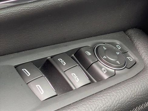 Used 2025 GMC Yukon XL Denali w/ Denali Reserve Package image 15