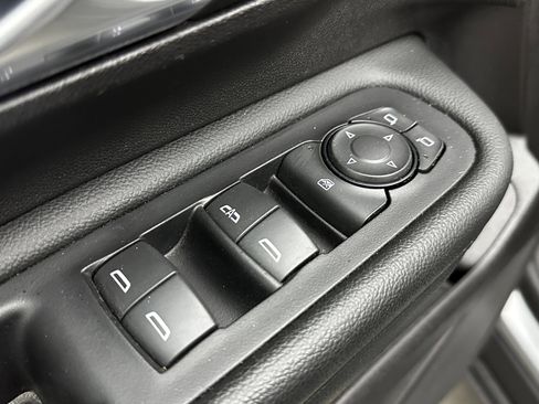 Used 2024 GMC Terrain SLE image 11