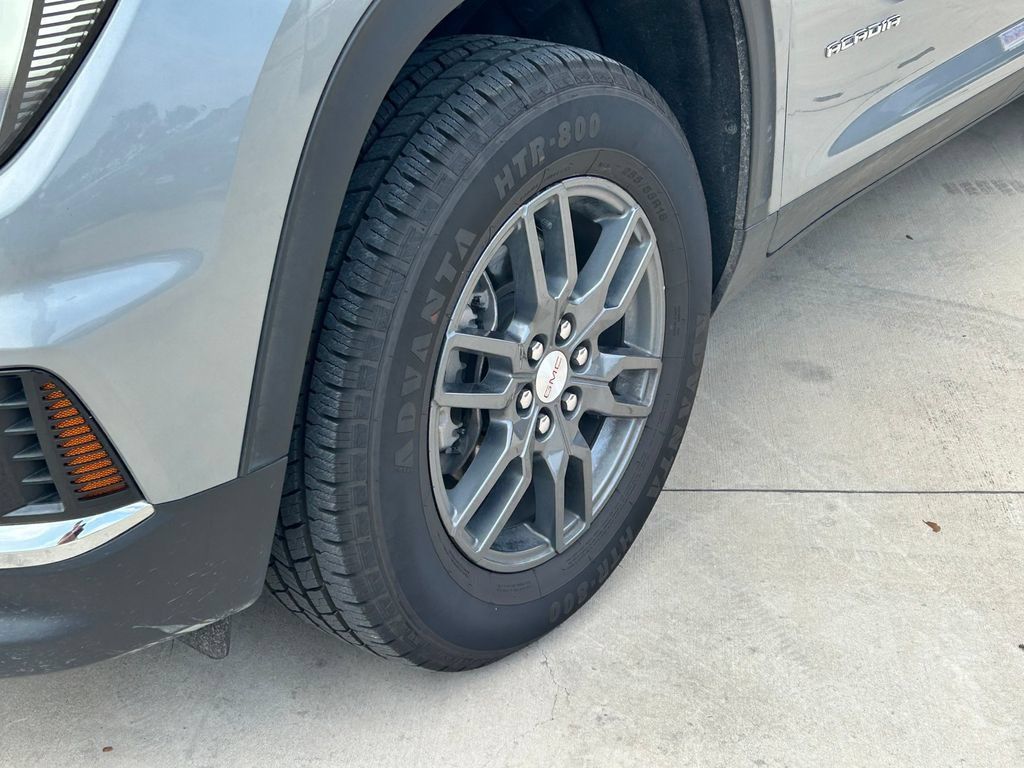 Used 2025 GMC Acadia Elevation FWD image 9