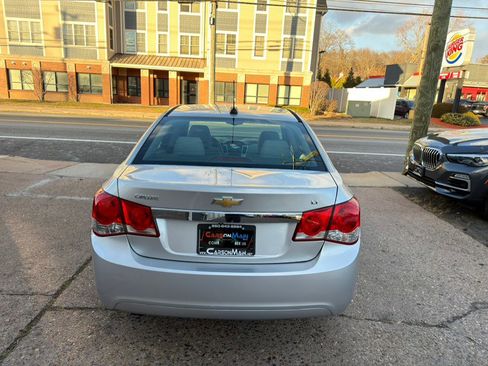 Used 2016 Chevrolet Cruze LT w/ Technology Package image 6