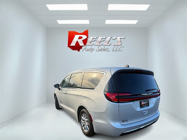 Used 2024 Chrysler Pacifica Touring-L FWD image 35