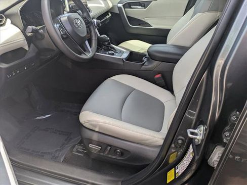 Used 2023 Toyota RAV4 XLE Premium image 13