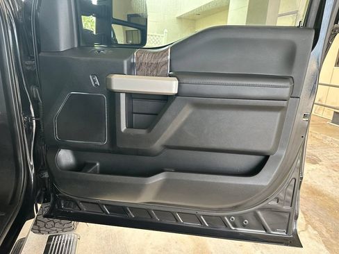 Used 2019 Ford F250 Lariat w/ Lariat Ultimate Package AWD/4WD image 36