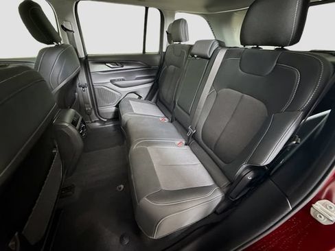 Used 2023 Jeep Grand Cherokee Laredo AWD/4WD image 22