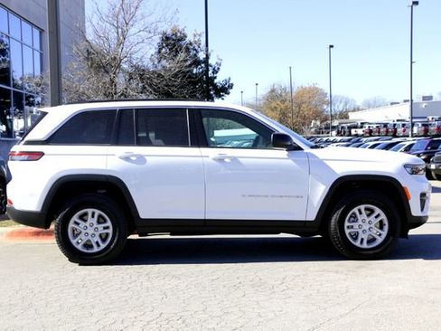 New 2025 Jeep Grand Cherokee Laredo w/ Luxury Tech Group I RWD image 4