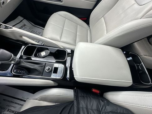 Used 2024 Kia Telluride EX w/ EX Captain's Chair Package FWD image 26