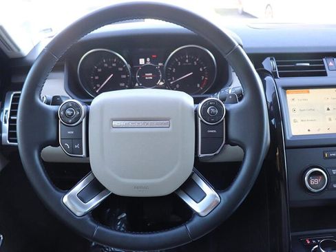 Used 2018 Land Rover Discovery SE image 34