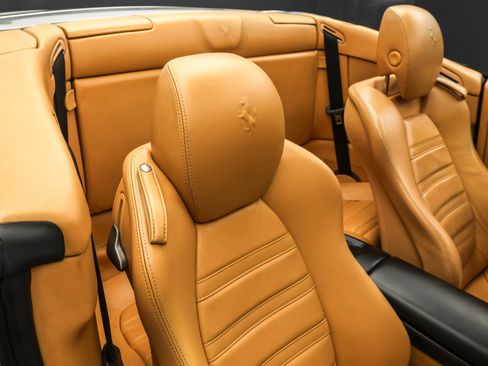 Used 2011 Ferrari California image 24