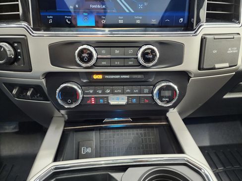 Used 2022 Ford F250 Lariat w/ Lariat Ultimate Package image 16