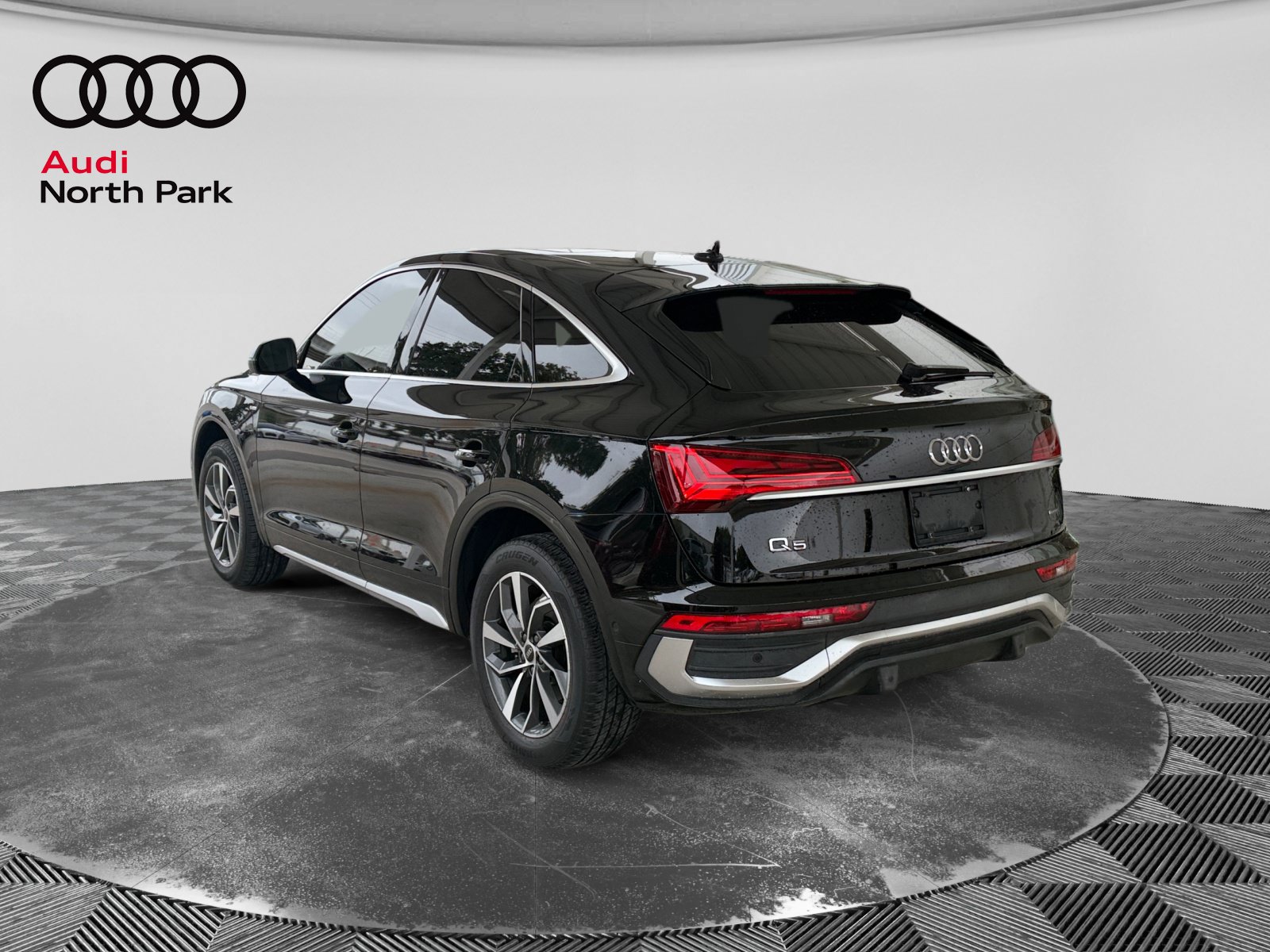 Used 2023 Audi Q5 2.0T Prestige w/ Prestige Package AWD/4WD image 3