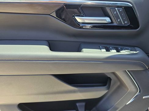 New 2026 Chevrolet Suburban Premier AWD/4WD image 21